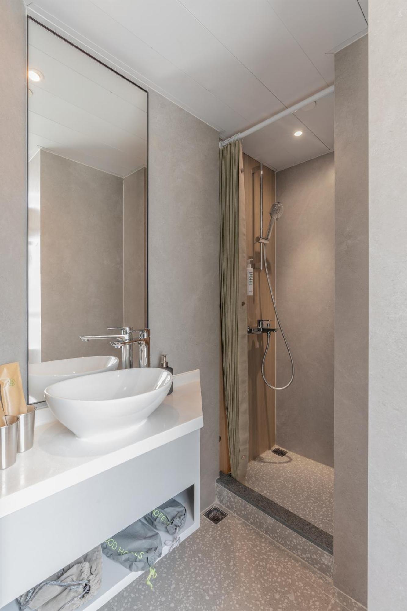 Urbanwood Hung Hom Hotel Hong Kong Bagian luar foto